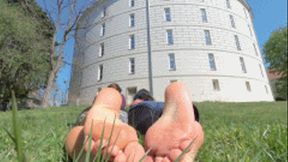 VR180 - Two Pairs of Sexy Soles In The Park