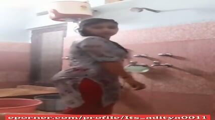 Beautiful Desi Girlfriend Recording Bathroom Video To Please Her Lover!
