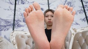 Beautiful Asian girl KEKE shows her sexy 38EU feet6 HD