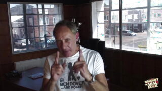 Stor røv luder får hendes hul fyldt med Ben Dovers rodede creampie