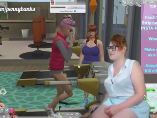 Corpulent livestreamer tries out hawt mods for The Sims 4