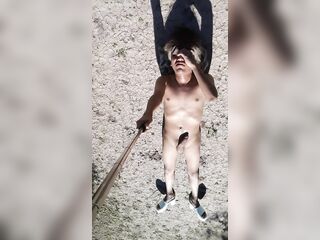 desnuda en publico culo y tacones