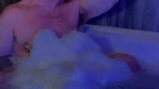 Bărbați amatori cu pulă mare se masturbează în timpul unui antrenament tantric, apoi își fut reciproc fundurile