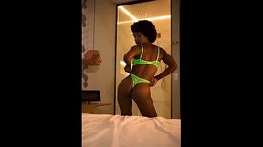 Filha da empregada safada, atacou o Patr&atilde_ozinho Gostoso Camila Flowers