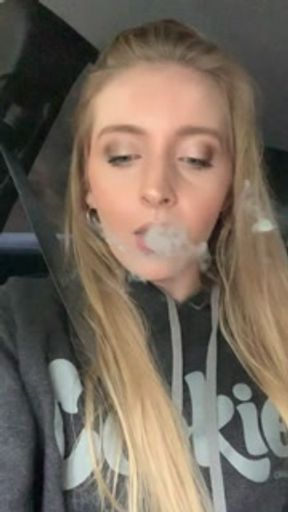 420 SEXY BLONDE GIRL SMOKING HUGE JOINT IN THE CAR SMOKING FETISH ASMR // BLONDE BUNNY