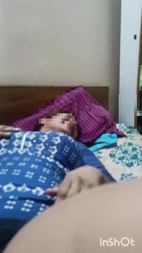 Bhabhi show her naked body