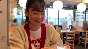 ハメ撮り　現役メンエス嬢にお願いしてフェラだけでなく最後までシてもらいました&hellip_！ 透き通るよな白い肌にお尻がめちゃくちゃエロい。イチャイチャを求めている割には敏感なカラダは感じまくり。実はむっつりスケベでした。