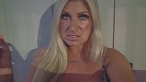 MizzErotique Sharing a smoky kiss with a country club cougar