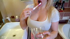 slut blonde brushing her teeth with cum and piss - blowjob - dirty girl - big tits