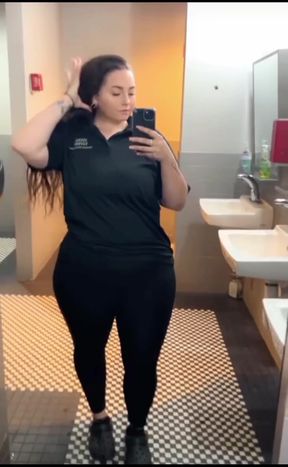 Curvy teen with big ass enjoys a satisfying solo session