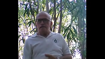 Masturbandome en un parque p&uacute_blico