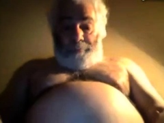 Hairy horny NY daddy bear jerks off on webcam