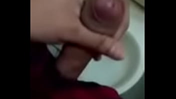 Masturb&aacute_ndome en el ba&ntilde_o