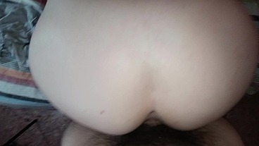 Follandome a mi hermanastra en su casa. argentina casero amateur