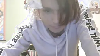Amateur Crossdresser Twink Strips on Webcam