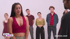 Deutsche Ersties Casting Contest Orgie mit brünettem Brunette Reaktion