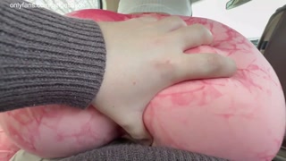 Big Ass Amateur in Tight Leggings Grinding in the Car