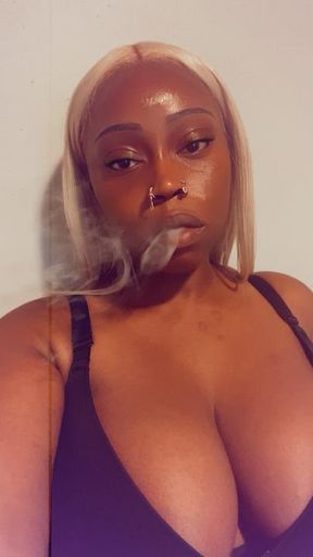 Blunt and boobs💨🍒