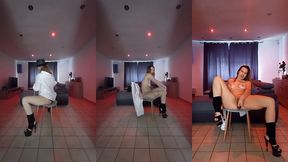 decouvre moi dans une danse strip tease et jeux avec mon gode