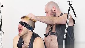 Bear bangs tightassed otter in kinky scene