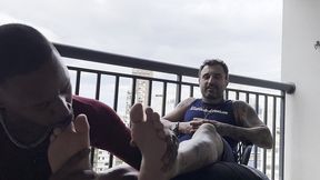 o lutador de mma fazendo seus alunos de submisso