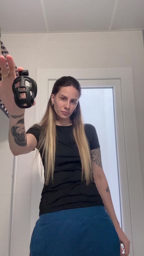 Amateur with big tits showcases her onlyfans content