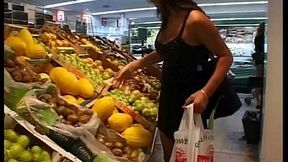 Italian beauty gets big cock pounded in hairy anal