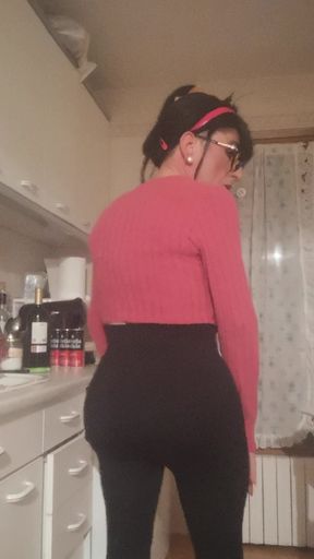 Transexual Jovencita Marcando Curvas