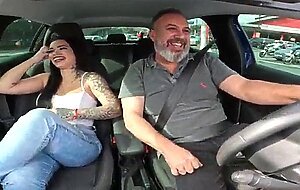 Anna belutti a safadinha baixinha sentou na vara do motorista
