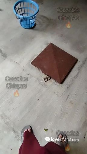 Me toma por detrás