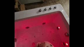 Je suce une grosse queue dans le Jacuzzi d'_une Love Room