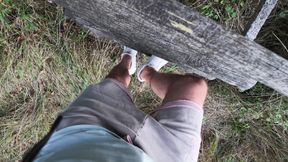 Sneakers, Cum and Piss - a perfect day outdoor on a hunting stand