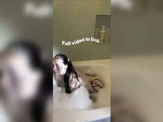 BATHTUB JOY WITH ALT CUTIE