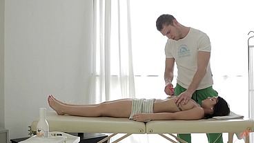 Brunette gets Finger Fucked & Dicked by her Masseur