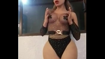 ME GUSTA DEMASIADO PONERME TRAJES SENSUALES Y HACER ESTOS BAILES PARA QUE SE MASTURBEN