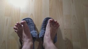 Naked male feet and toes from above