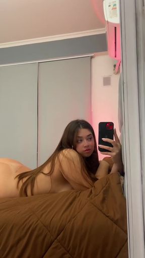 OnlyFans teen shows off her tits