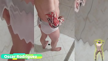 2 EN LA DUCHA MOSTRANDO MI CULITO