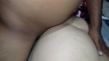 Sexo casero rico con la blanquita dandole por detras