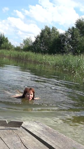Hera Harding Shows Wrinkled Feet After Swimming Naked