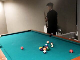 Gordita argentina siendo garchada arriba de una mesa de pool le rompen toda la colita casero