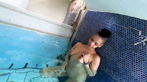 Risky poolside tryst with a seductive Latina