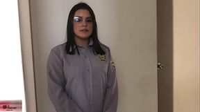 La hermosa guardiana de seguridad Me da la bienvenida con una buena follada  PARTE 1