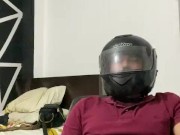 Mensajero se masturba con mis fotos part 1