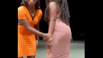 EBONY WHORES SHAKING ASS