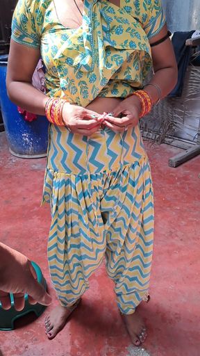 Indianhot body bhabhi xshika bathing