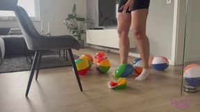 Sneaker-Girl Mia Moon - Some Beachballs with white Socks