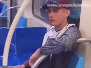 dotado fode o cu do amigo. Em público