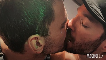 Professor fez o rabo dos alunos de cuceta no fisting