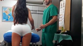 follando con chica joven en la consulta del doctor